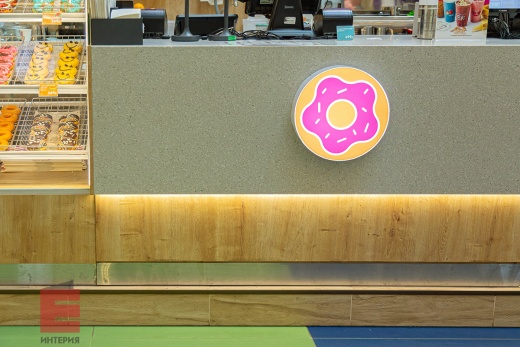 Островная стойка Donutto в ТРЦ Колумбус. Москва